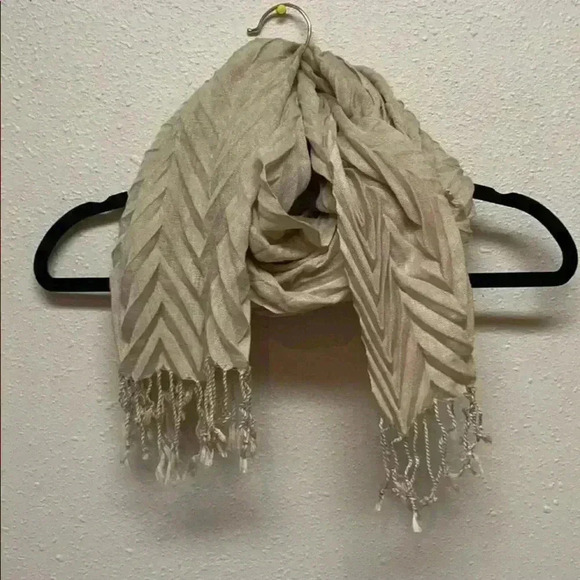 ๐3 for $20 Scarf with Tassels - Picture 2 of 4
